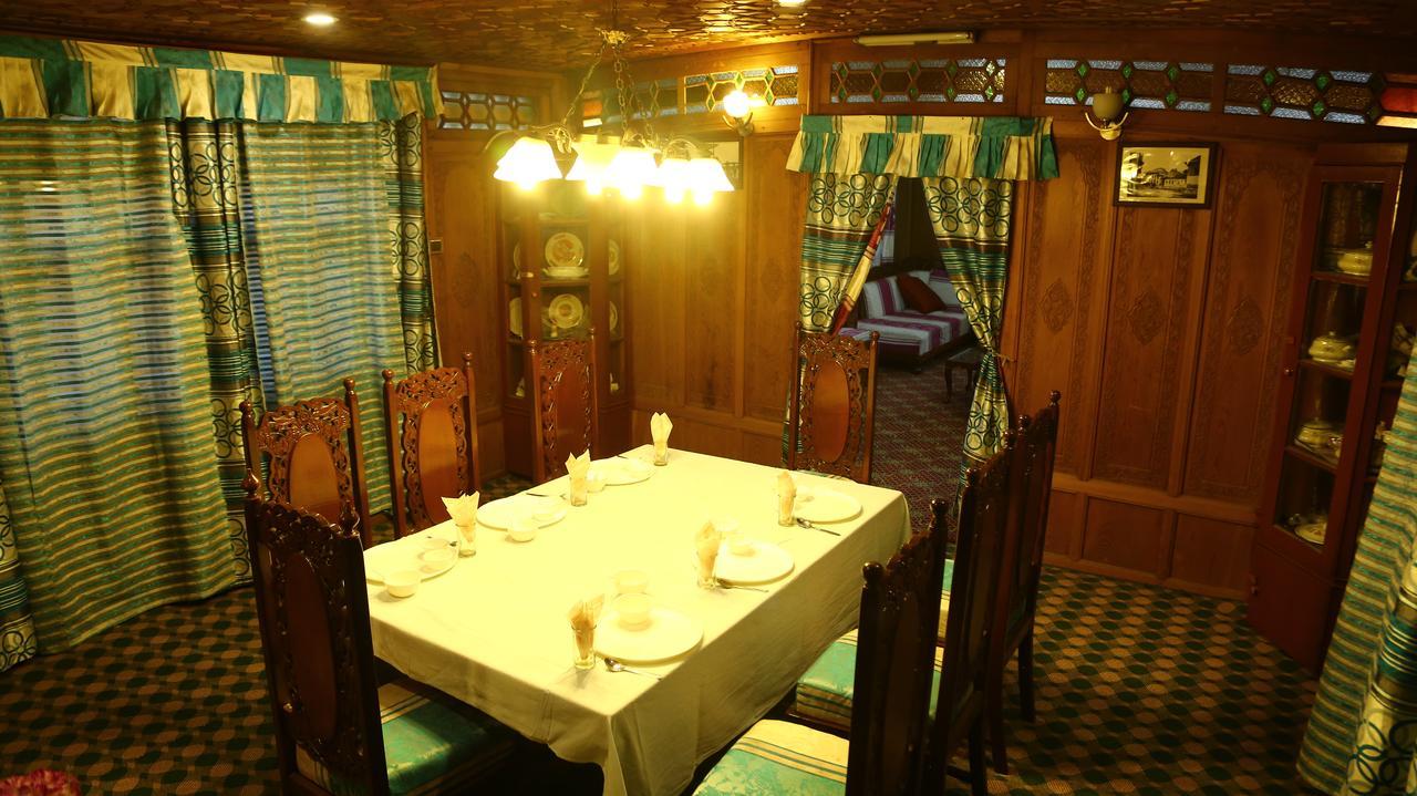 Aziz Palace Group Of Houseboats Srīnagar Kültér fotó